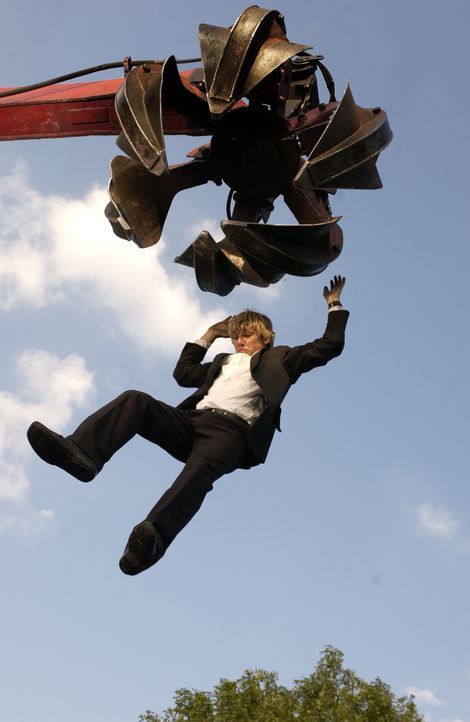 Steil geht's bergab:  Alex (Alex Pettyfer) ... - Bildquelle: Liam Daniel Samuelsons / IoM Film. / Liam Daniel
