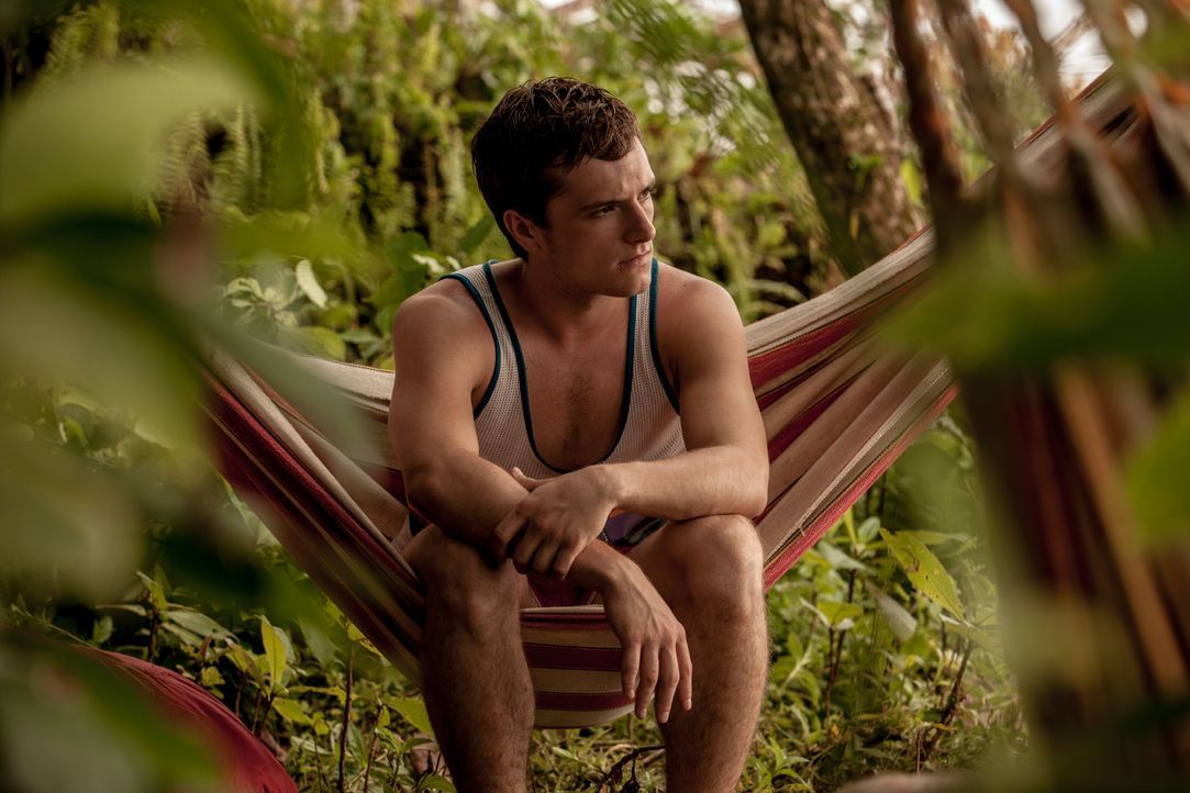 Der Wunsch des jungen Kanadiers Nick (Josh Hutcherson) nach einem Leben im Paradies als Surflehrer zerplatzt plötzlich, als er erkennen muss, dass d... - Bildquelle: 2014 CHAPTER 2 - NORSEAN PLUS - PARADISE LOST FILM A.I.E