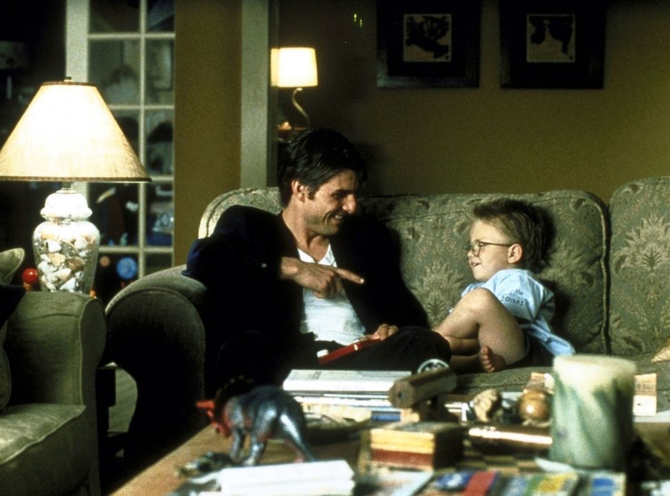 Werden Freunde: Jerry Maguire (Tom Cruise, l.) und Ray (Jonathan Lipnicki, r.) ... - Bildquelle: TriStar Pictures
