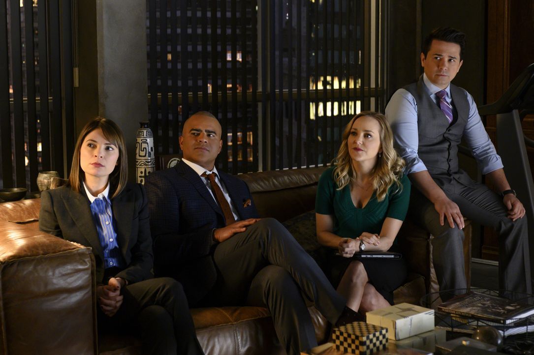 (v.l.n.r.) Taylor Rentzel (MacKenzie Meehan); Chunk Palmer (Chris Jackson); Marissa Morgan (Geneva Carr); Benny Colón (Freddy Rodríguez) - Bildquelle: David Giesbrecht © 2019 CBS Broadcasting, Inc. All Rights Reserved. / David Giesbrecht