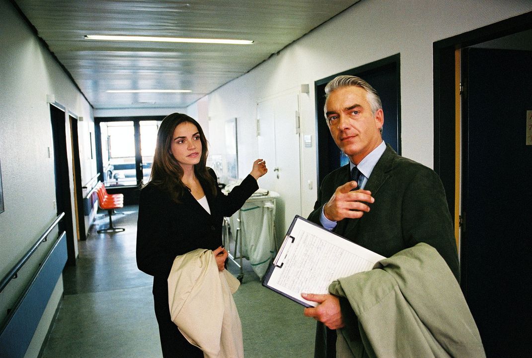 Sandra (Rebecca Immanuel, l.) weiß, wo's lang geht. Felix (Christoph M. Ohrt, r.) auch ... - Bildquelle: Hardy Spitz Sat.1