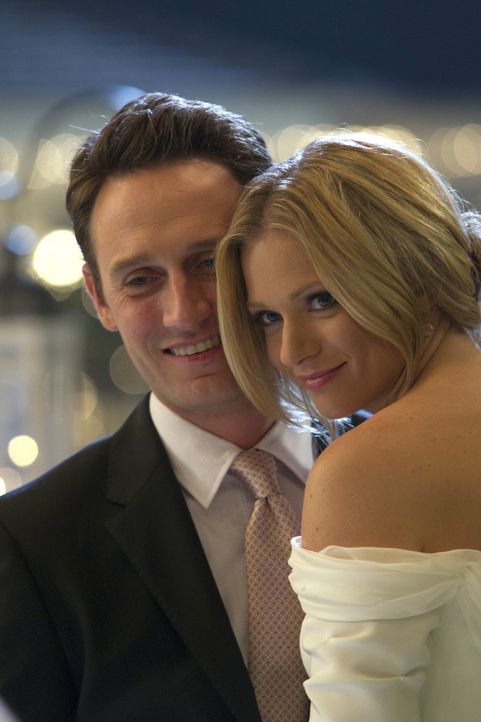 Der glücklichste Tag in ihrem Leben: Will (Josh Stewart, l.) und JJ (A. J. Cook, r.) ... - Bildquelle: ABC Studios