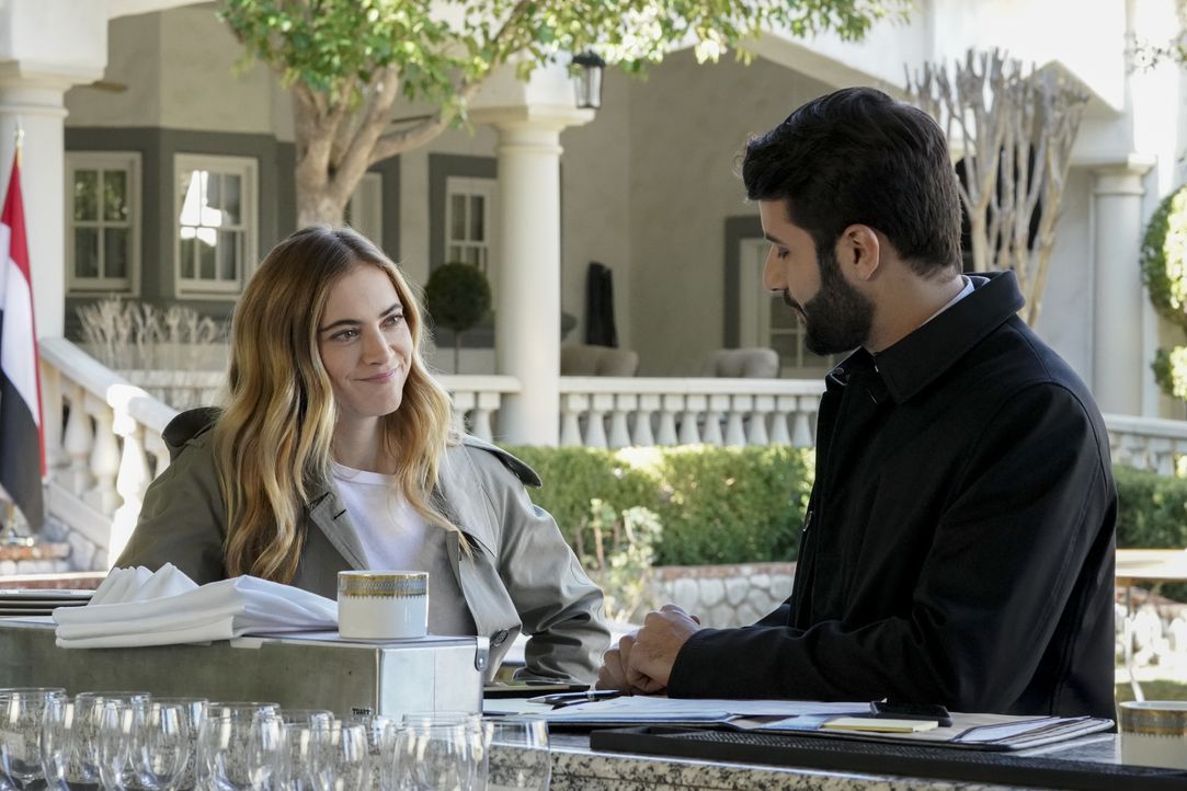 Ellie Bishop (Emily Wickersham, l.); Nasser Al-Kamal (Daniel Peera, r.) - Bildquelle: Bill Inoshita 2021 CBS Broadcasting, Inc. All Rights Reserved. / Bill Inoshita