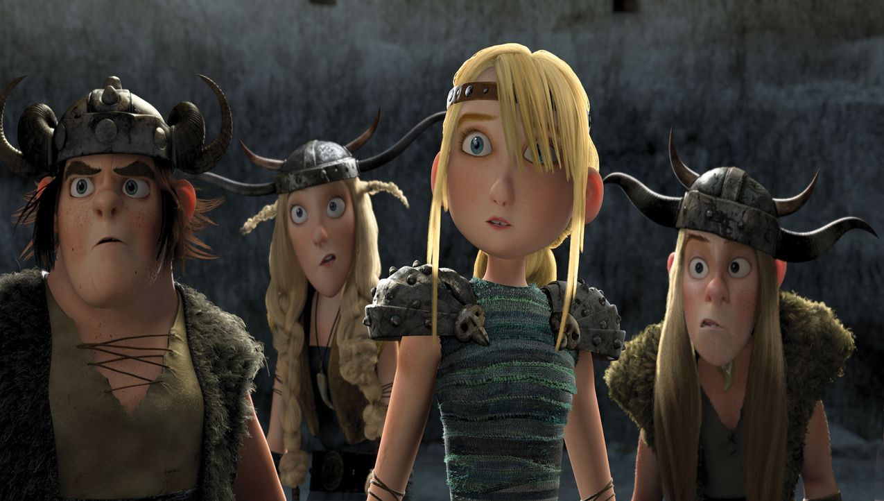 Ängstliche Blicke in den Gesichtern von Astrid (2.v.r.), Rotzbacke (l.) und Co.: Die jungen Wikinger stehen vor ihrem ersten Übungskampf gegen die... - Bildquelle: 2012 by DreamWorks Animation LLC. All rights reserved.