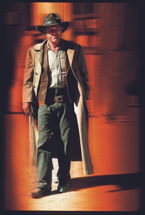Gefängnisboss Flinders (James Caan) entwickelt zarte Gefühle für Witwe Maria. Sein Gangsterfreund Mike funkt dazwischen ... - Bildquelle: Paramount Pictures