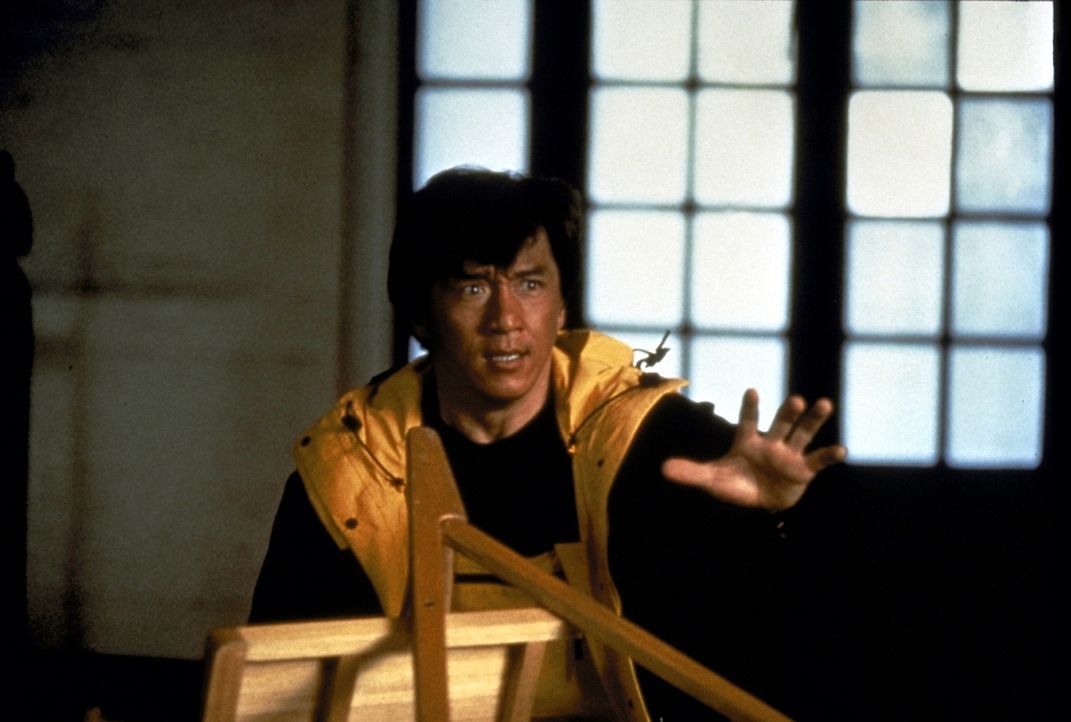 Cop Jackie (Jackie Chan) macht ein letztes Friedensangebot. Dann legt er so richtig los ... - Bildquelle: New Line Cinema