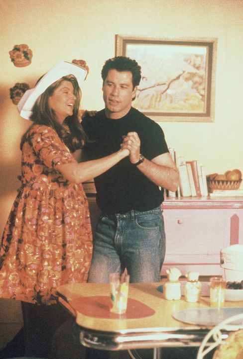 James (John Travolta, r.) und seine Frau Mollie (Kristie Alley, l.) freuen sich auf ihr Baby, das in wenigen Tagen zur Welt kommen wird. - Bildquelle: TriStar Pictures