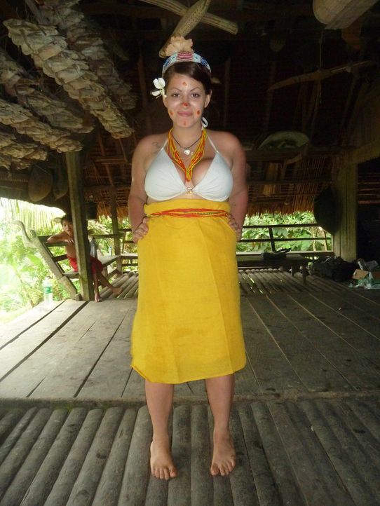 Die 17-jährige Denise soll bei den Mentawai-Indianern auf Siberut Island tief im Indonesischen Dschungel und fernab der Zivilisation endlich zur Ve... - Bildquelle: SAT.1