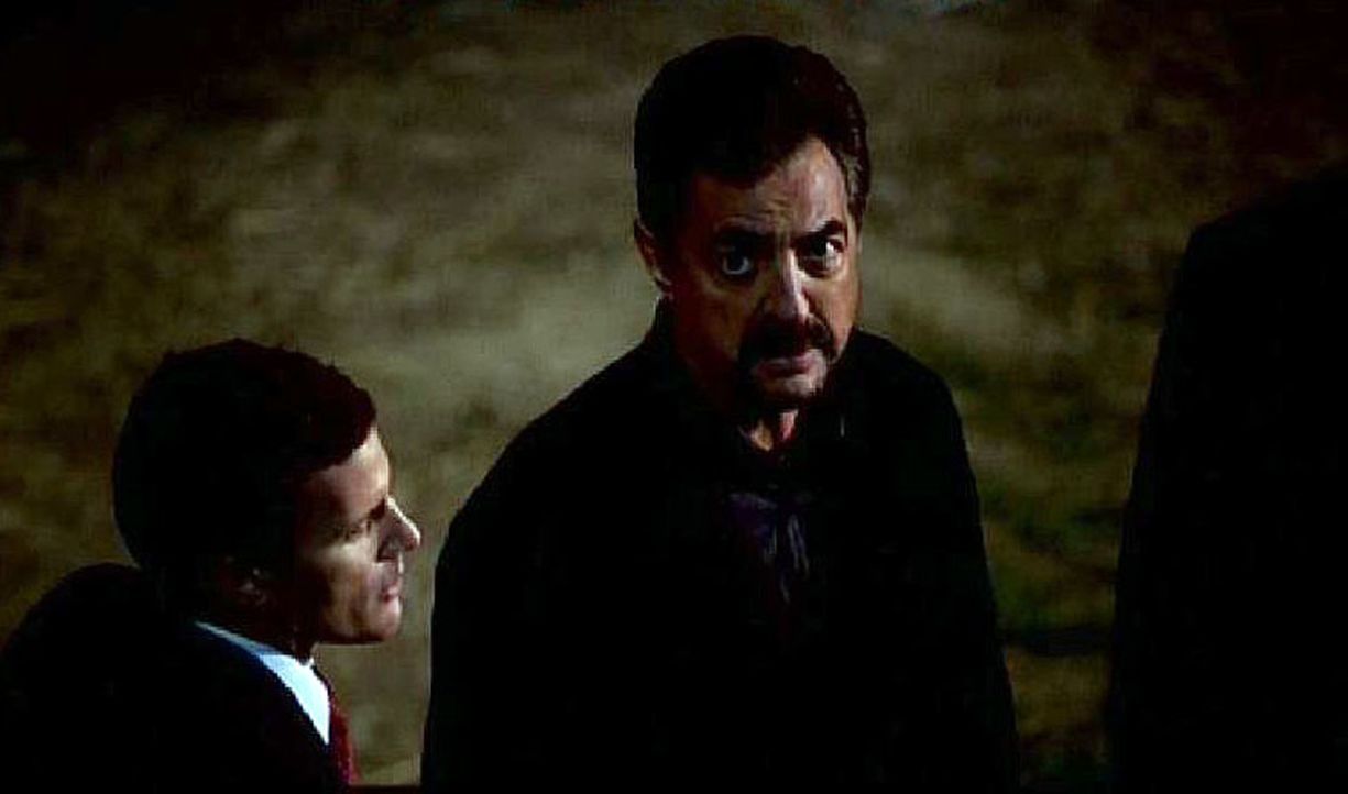 David Rossi (Joe Mantegna, r.) hat ein ungutes Gefühl bei dem Vater von Lindsey, einem der beiden Highschoolmädchen ... - Bildquelle: Touchstone Television