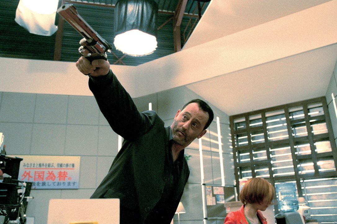 Der Cop Hubert Fiorentini (Jean Reno) ist berüchtigt für seine unkonventionelle Art, Gangstern aller Art das Leben schwer zu machen ... - Bildquelle: SONY PICTURES TELEVISION INTERNATIONAL
