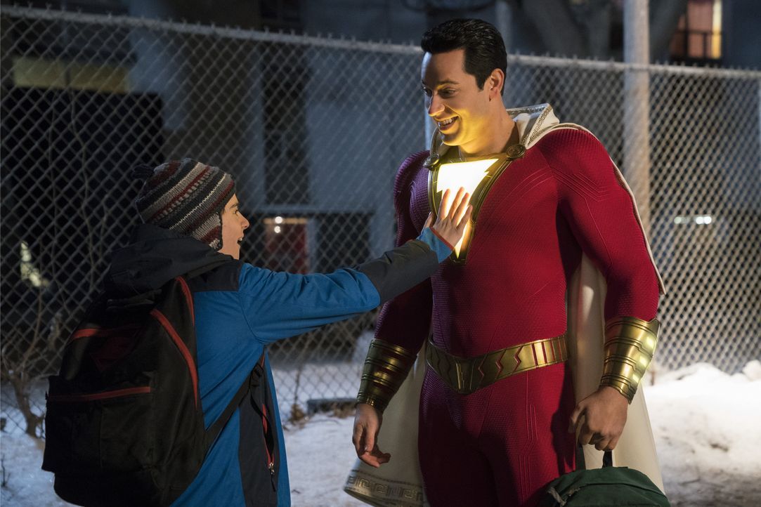 Freddy Freeman (Jack Dylan Grazer, l.); Shazam (Zachary Levi, r.) - Bildquelle: 2019 Warner Bros. Entertainment Inc. SHAZAM! and all related characters and elements are trademarks of and © DC Comics.