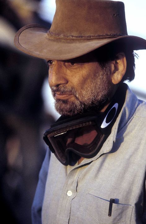 Regisseur Shekhar Kapur bei den Dreharbeiten - Bildquelle: Jaap Buitendijk Concorde Filmverleih. All rights reserved.