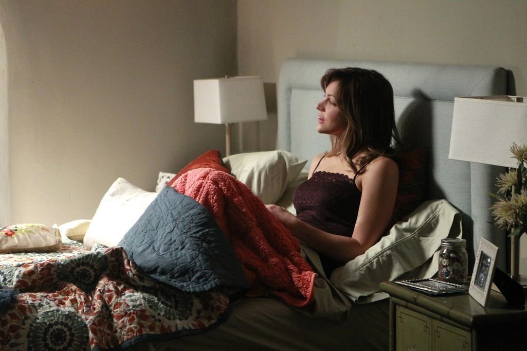 Paige (Katharine McPhee) versucht, dem Mastermind von Scorpion ein wenig Nachhilfe in Sachen Flirten zu geben ... - Bildquelle: Cliff Lipson 2014 CBS Broadcasting, Inc. All Rights Reserved