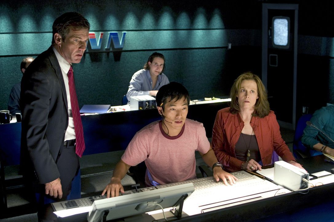 Für den Secret Service Agenten Thomas Barnes (Dennis Quaid, l.) wird ein Alptraum wahr: Erneut wurde ein Attentat auf den US-Präsidenten während... - Bildquelle: 2008 Columbia Pictures Industries, Inc. and GH Three LLC. All Rights Reserved.