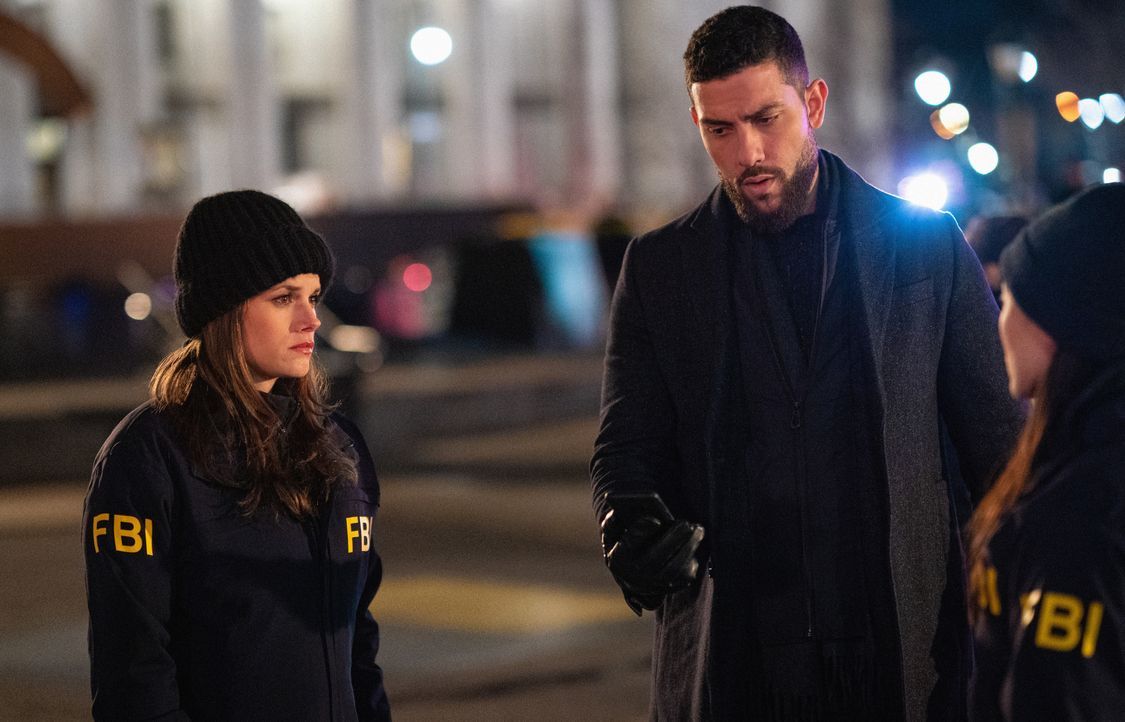 (v.l.n.r.) Special Agent Maggie Bell (Missy Peregrym); Special Agent Omar Adom 'OA' Zidan (Zeeko Zaki); Emily Ryder (Catherine Haena Kim) - Bildquelle: Mark Schafer 2020 CBS Broadcasting, Inc. All Rights Reserved. / Mark Schafer