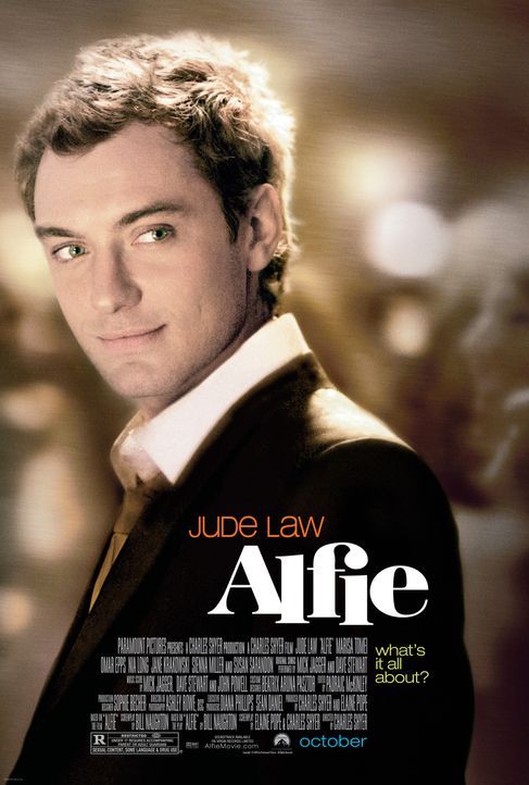 Alfie (Jude Law) ist der geborene Womanizer. Jede freie Minute geht er auf die Jagd nach den schönsten Frauen New Yorks - nur, um sie dann weniger s... - Bildquelle: © Paramount Pictures