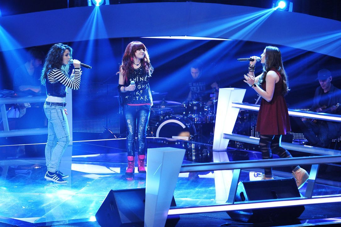 The-Voice-Kids-Stf02-Epi07-Carlotta-Vanessa-Tamara-2-SAT1-Andre-Kowalski - Bildquelle: SAT.1/Andre Kowalski