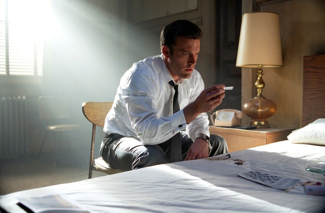 Nach der Gehirnwäsche will Michael (Ben Affleck) sein sauer verdientes Geld abholen, doch er bekommt lediglich einen Umschlag mit 19 wertlosen Utens... - Bildquelle: 2003 by Dreamworks Productions LLC and Paramount Pictures Corporation. All rights reserved.