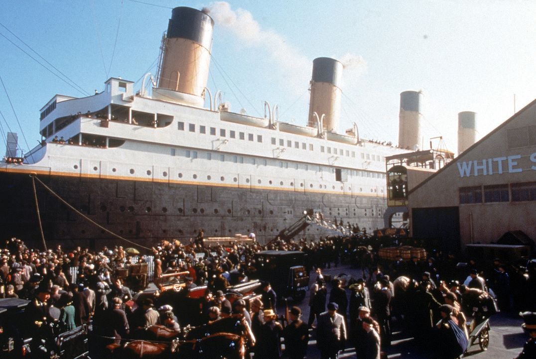 1912: In Southampton, England geht die Titanic auf ihre Jungfernfahrt in Richtung New York. Zu den Passagieren gehören neben der aus der gehobenen... - Bildquelle: 20th Century Fox