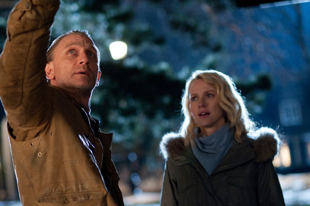 Noch ahnt Will (Daniel Craig, l.) nicht, dass seine Nachbarin Ann Patterson (Naomi Watts, r.) mehr über die brutalen Morde in seinem Haus weiß ... - Bildquelle: 2011 Universal Studios