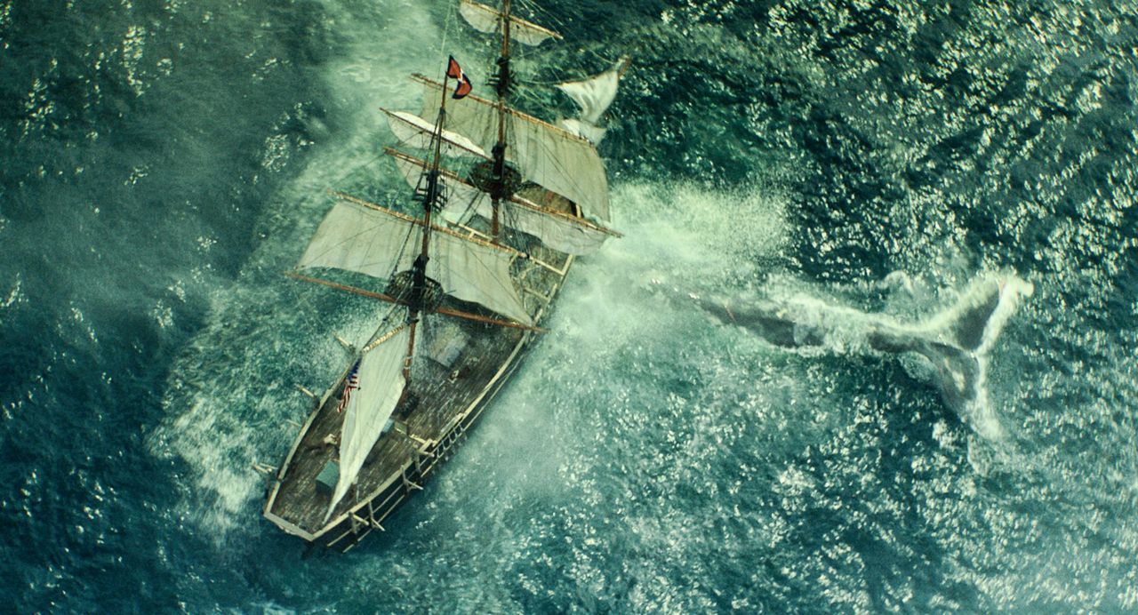 Angetrieben von einem unheimlichen Vergeltungsdrang terrorisiert ein riesiger Wal die Besatzung des Walfängerschiffs Essex, doch damit ist der Alptr... - Bildquelle: Warner Bros.