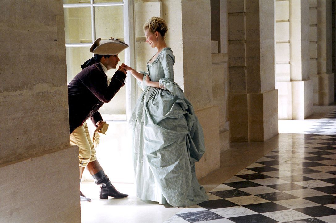 Ein Jagdausflug steht bevor: Louis XVI (Jason Schwartzman, l.) verabschiedet sich von Marie-Antoinette (Kirsten Dunst, r.), verspricht ihr jedoch, n... - Bildquelle: 2006 I Want Candy, LLC. All Rights Reserved.