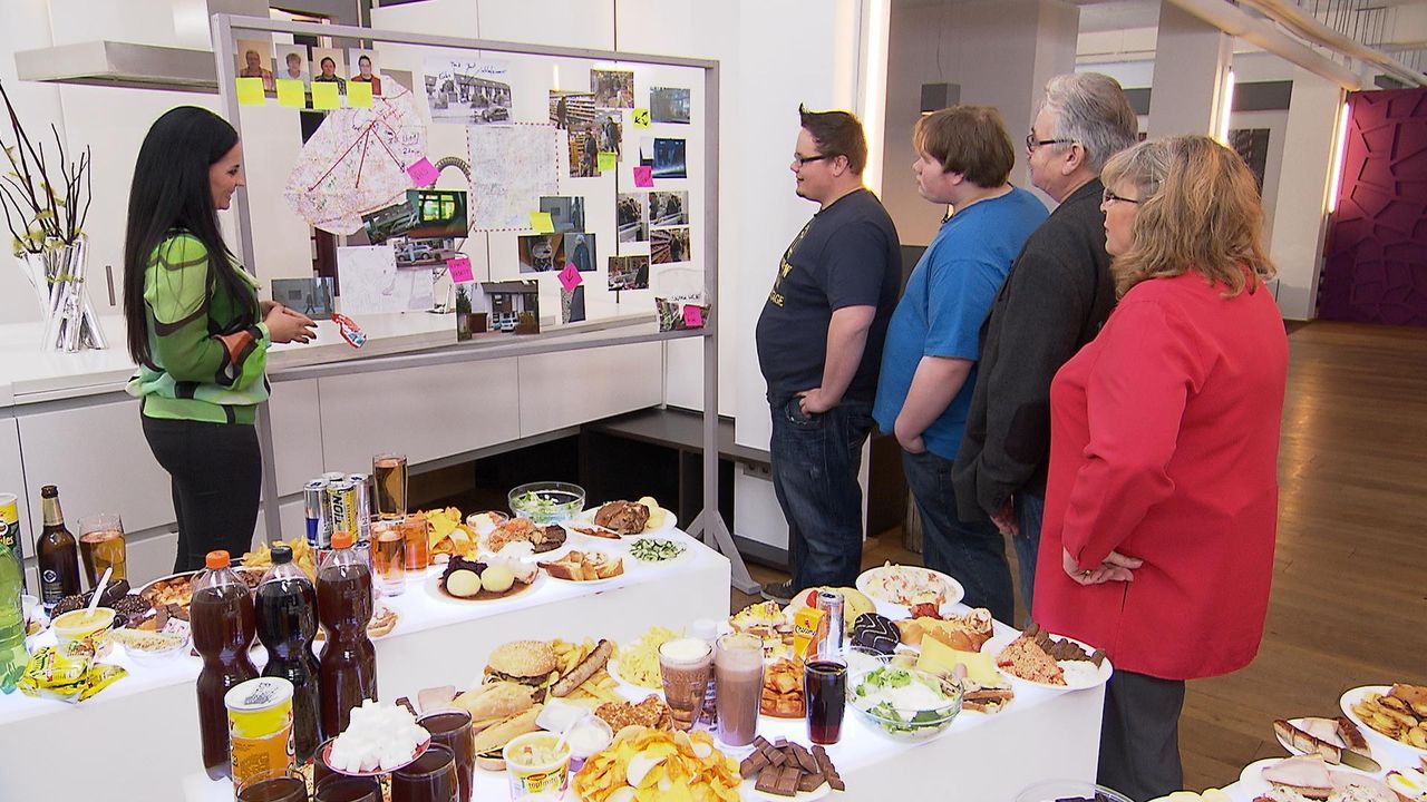 SecretEaters_Epi3_SilkeundFamilieHabegger - Bildquelle: SAT.1