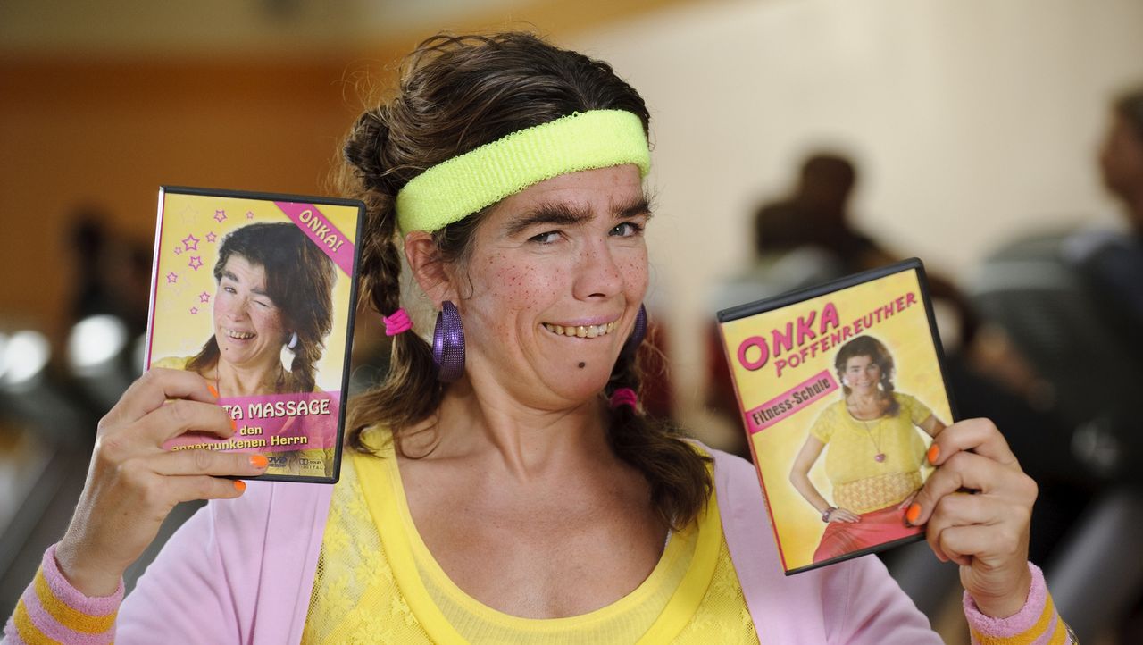 Anke Engelke lässt es in Ladykracher wieder krachen .... - Bildquelle: Willi Weber SAT.1