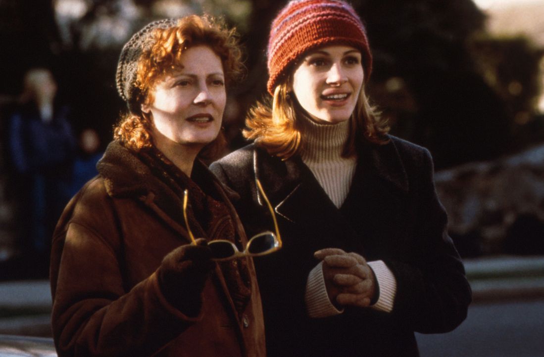 Lieber spät als nie: Die beiden Rivalinnen Isabel (Julia Roberts, r.) und Jackie (Susan Sarandon, l.) haben sich angefreundet ... - Bildquelle: Columbia Pictures