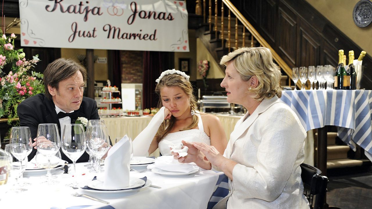 anna-und-die-liebe-Folge-202-07-SAT1-Oliver-Ziebe - Bildquelle: Sat.1/Oliver Ziebe