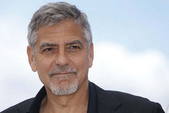 Das ist nämlich kein geringerer als George Clooney! Der US-amerikanische Sch... - Bildquelle: dpa: Julien Warnand