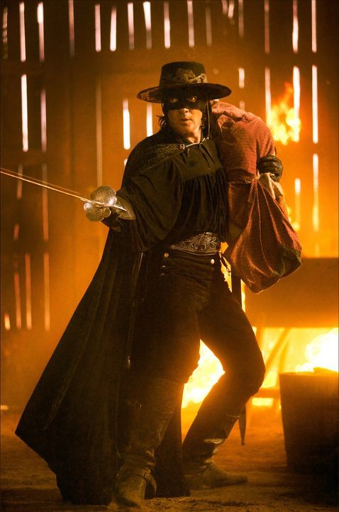 Als erneut der Frieden Kaliforniens bedroht ist, schlüpft Alejandro de la Vega (Antonio Banderas) noch einmal in die legendäre Maske des Zorro und... - Bildquelle: Sony Pictures Television International. All Rights Reserved.