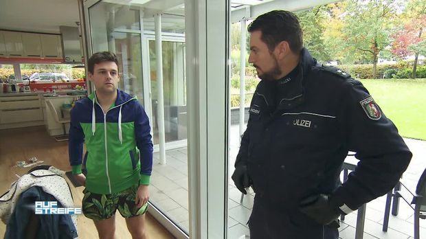 Auf Streife - Auf Streife - Vor Liebe Ganz Schwindlerisch