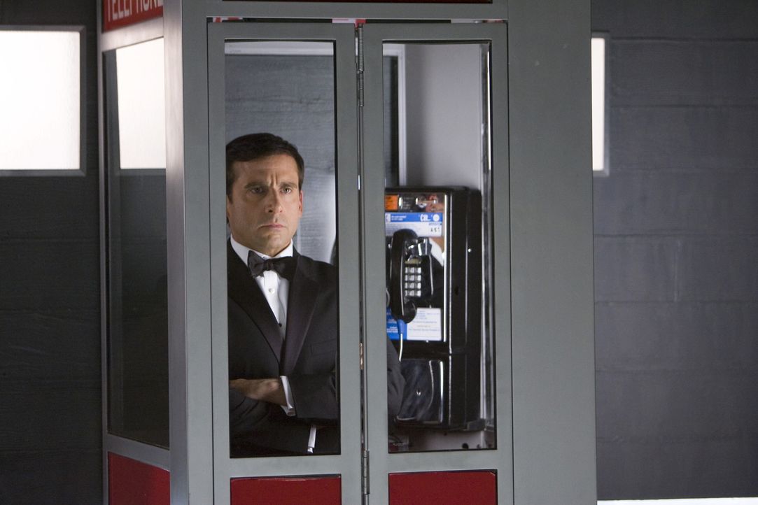 Maxwell Smart (Steve Carell) ist Agent 86 bei CONTROL, einer Behörde, die organisierte Kriminalität und insbesondere die Machenschaften der Verbre... - Bildquelle: Warner Brothers