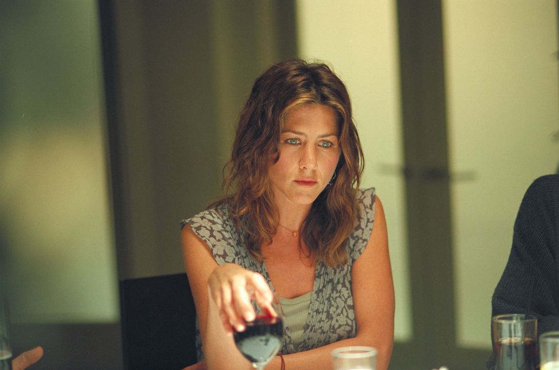 Bei einem gemeinsamen Essen mit ihren Freunden kommt Olivia (Jennifer Aniston) zu der Erkenntnis, dass sie irgendetwas in ihrem Leben verpasst hat ... - Bildquelle: 2006 Sony Pictures Classics Inc. for the Universe excluding Australia/NZ and Scandinavia (but including Iceland). All Rights Reserved.