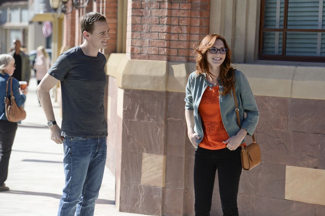Hat Lauren Hudson (Stephanie Koenig, r.) etwas mit dem aktuellen Fall zu tun? McGee (Sean Murray, l.) ermittelt undercover, um dies herauszufinden ... - Bildquelle: Darren Michaels CBS Television