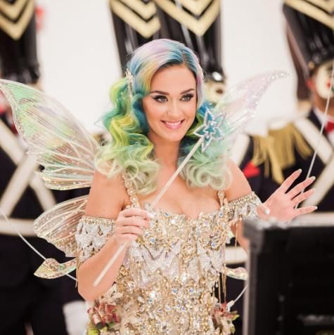 Bild: InstagramDieses wunderschöne Engelskleid versteigerte Katy zum wohltät...
