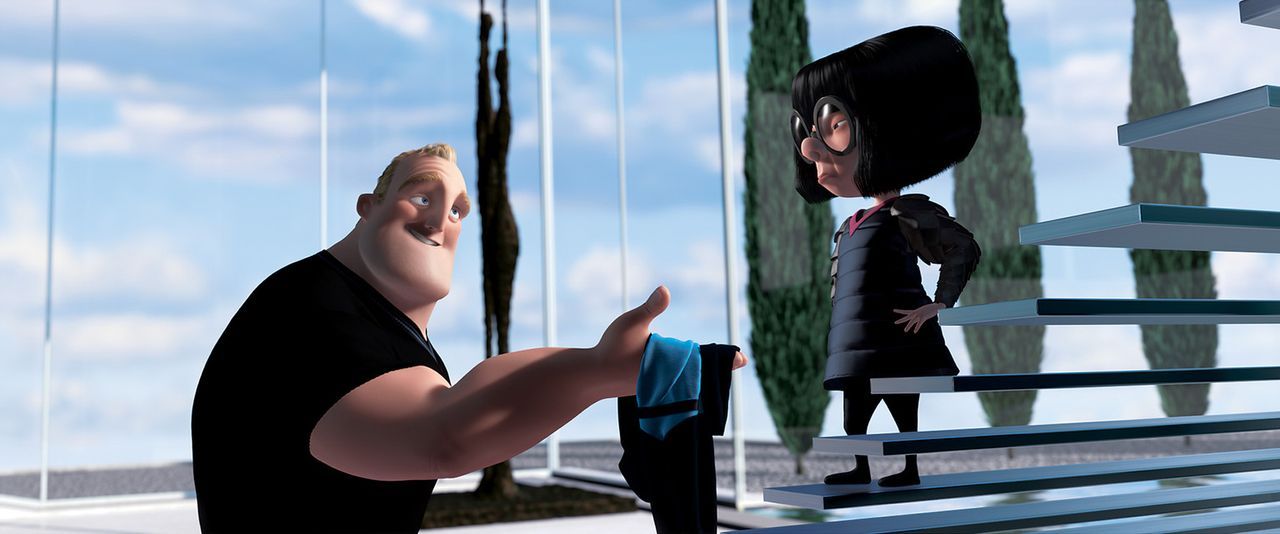 Ein neuer Superheldenanzug muss her, da wendet sich Mr. Incredible (l.) vertrauensvoll an die exzentrische Designerin Edna (r.) ... - Bildquelle: Disney/Pixar. All rights reserved