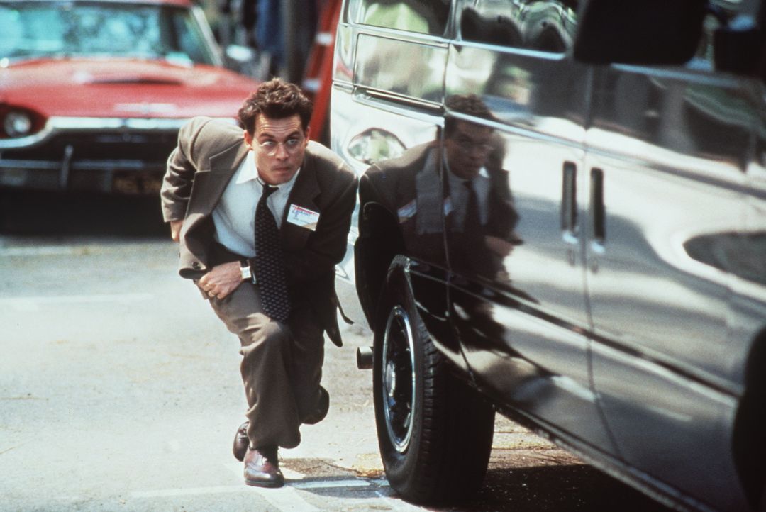 Im Tausch gegen das Leben seiner Tochter soll der Steuerberater Gene Watson (Johnny Depp) ein Attentat begehen ... - Bildquelle: Paramount Pictures