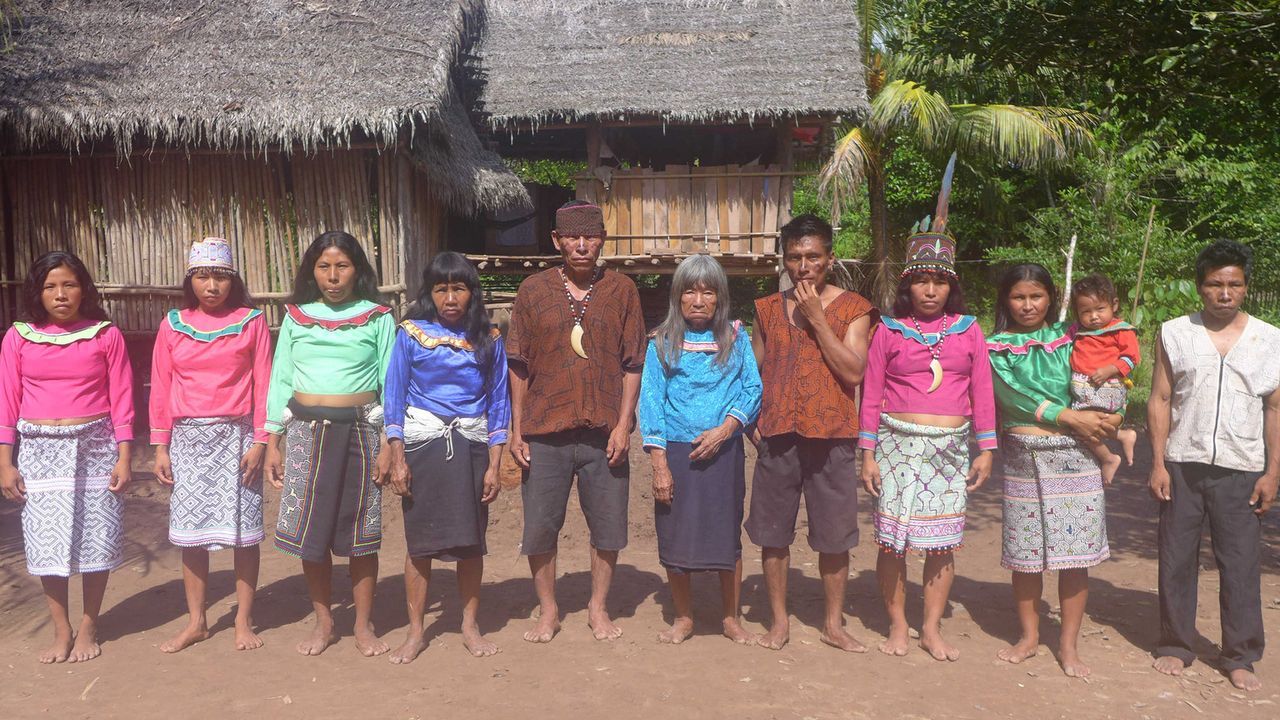 Bei Soy und Carmen, Angehörigen eines Stammes der Shipibo-Indianer, sollen Dennis und Christian lernen, was es bedeutet, Verantwortung zu übernehm... - Bildquelle: SAT.1