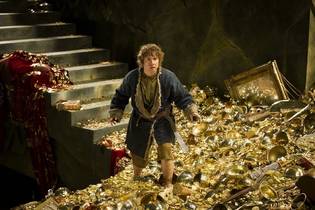 Der Goldschatz des Drachen Smaug ist zum Greifen nahe, ob Bilbo (Martin Freeman) das Ungeheuer besiegen und das Gold einheimsen kann? - Bildquelle: 2013 METRO-GOLDWYN-MAYER PICTURES INC. and WARNER BROS. ENTERTAINMENT INC.