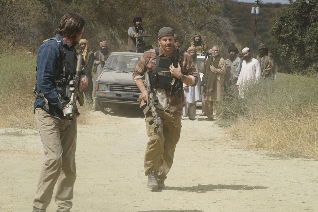 Gerät die Mission in einen Hinterhalt? Das SEAL Team um Jason Hayes (David Boreanaz, M.) ist im pakistanischen Hinterland nicht sicher und als immer... - Bildquelle: Richard Foreman Richard Foreman/CBS  2017 CBS Broadcasting, Inc. All Rights Reserved