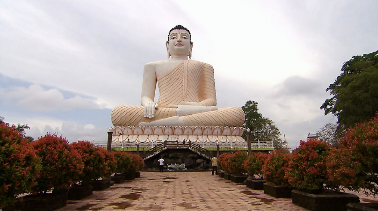 Bitte melde dich Staffel 2 Folge 1 Sri Lanka Budda - Bildquelle: SAT.1