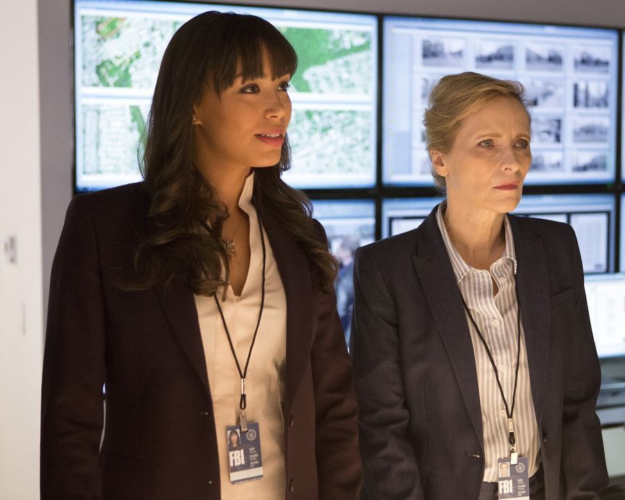 Lässt sich FBI-Agentin Deakins (Laila Robins, r.) überzeugen, einen Illusionisten zur Aufklärung eines Kriminalfalls mit ins Boot zu holen? Kay Dani... - Bildquelle: Warner Bros.