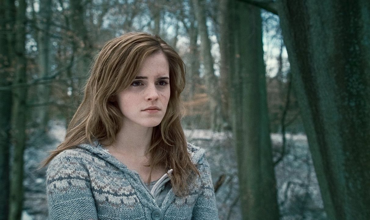 Um ihre Eltern zu schützen, muss Hermine (Emma Watson) eine schwere Entscheidung treffen und stellt sich zusammen mit ihren Freunden den Gefahren in... - Bildquelle: 2010 Warner Bros.