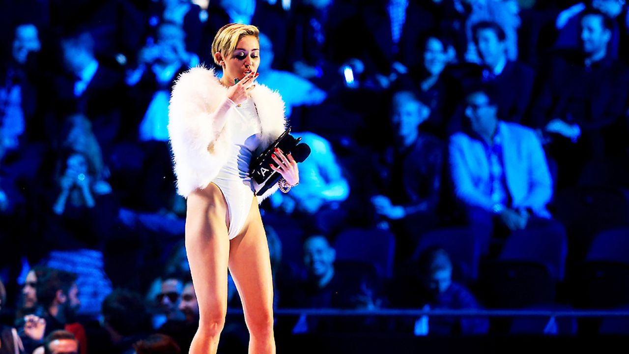 EMA-Miley-Cyrus-13-11-10-AFP - Bildquelle: AFP