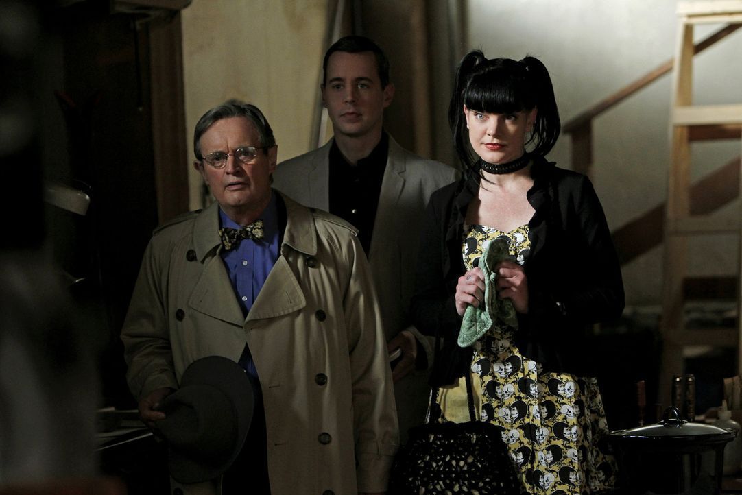 Machen sich Sorgen um Gibbs: Ducky (David McCallum, l.), McGee (Sean Murray, M.) und Abby (Pauley Perrette, r.) ... - Bildquelle: CBS Television