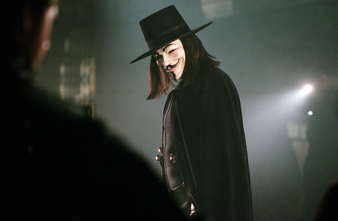 Im Kampf gegen den autoritären Staat: der maskierte Freiheitskämpfer Vendetta (Hugo Weaving) ... - Bildquelle: Warner Bros. Pictures