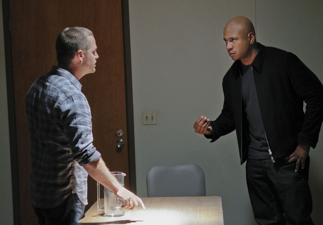 Ein neuer Fall beschäftigt Callen (Chris O'Donnell, l.) und Sam (LL Cool J, r.) ... - Bildquelle: CBS Studios Inc. All Rights Reserved.