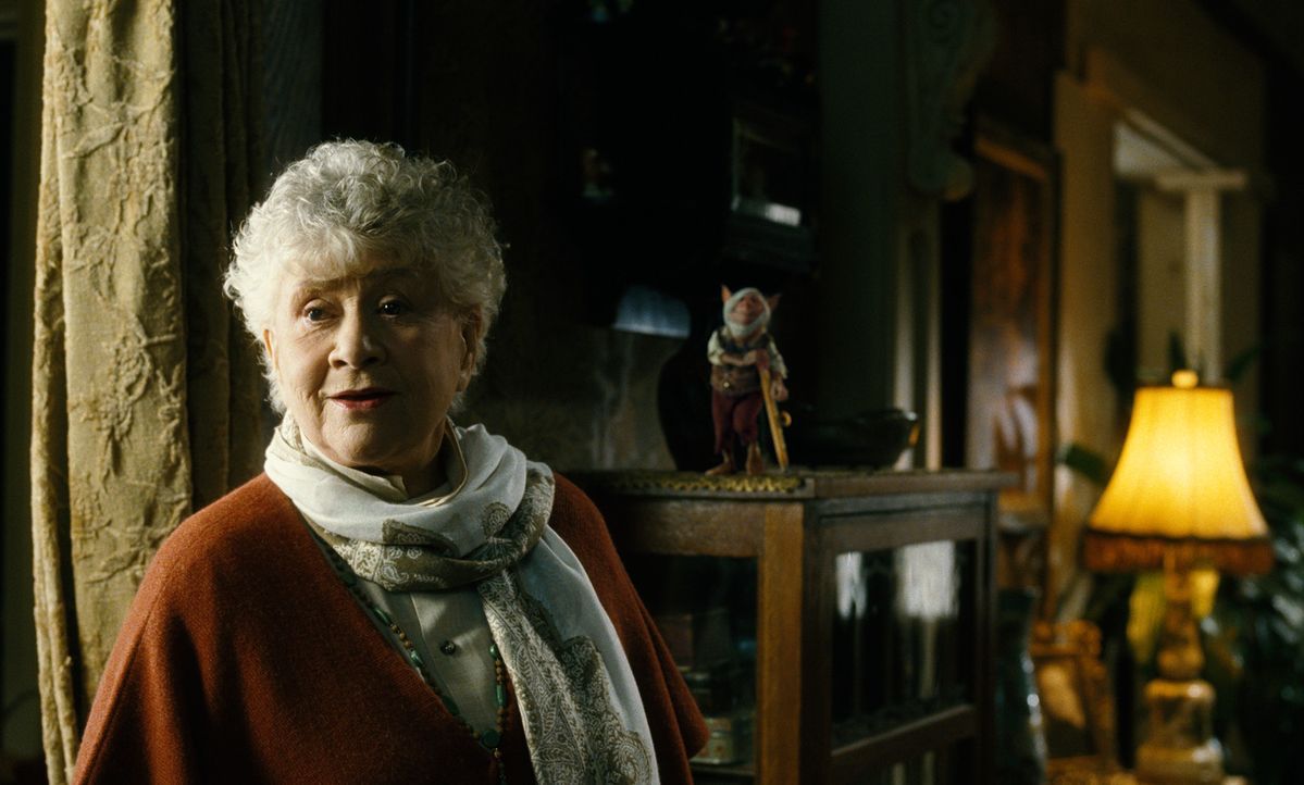 Hat Tante Lucinda (Joan Plowright) eine Idee wie man die Kobolde und ihren Anführer Mulgarath unschädlich machen kann? - Bildquelle: Paramount Pictures